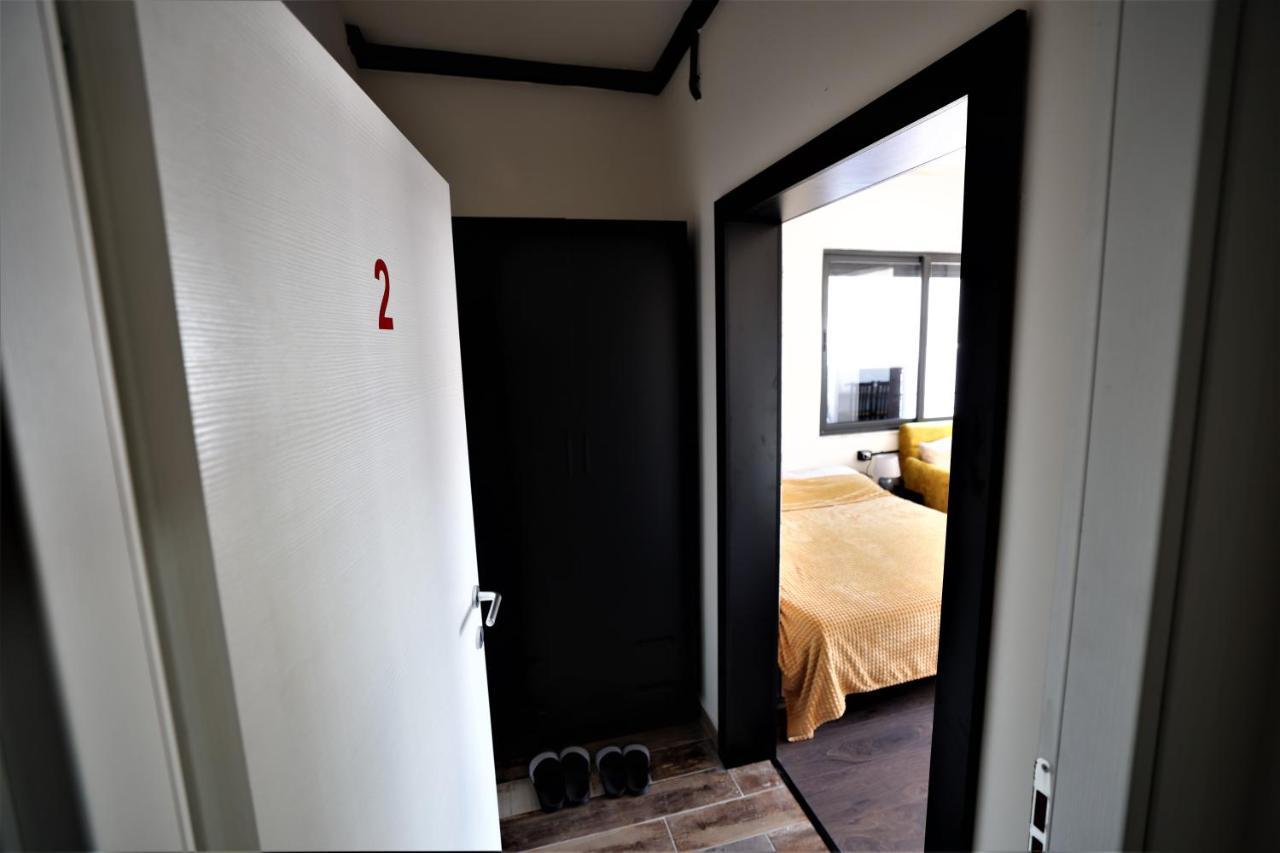 Stylish 1-bedroom In #2 *