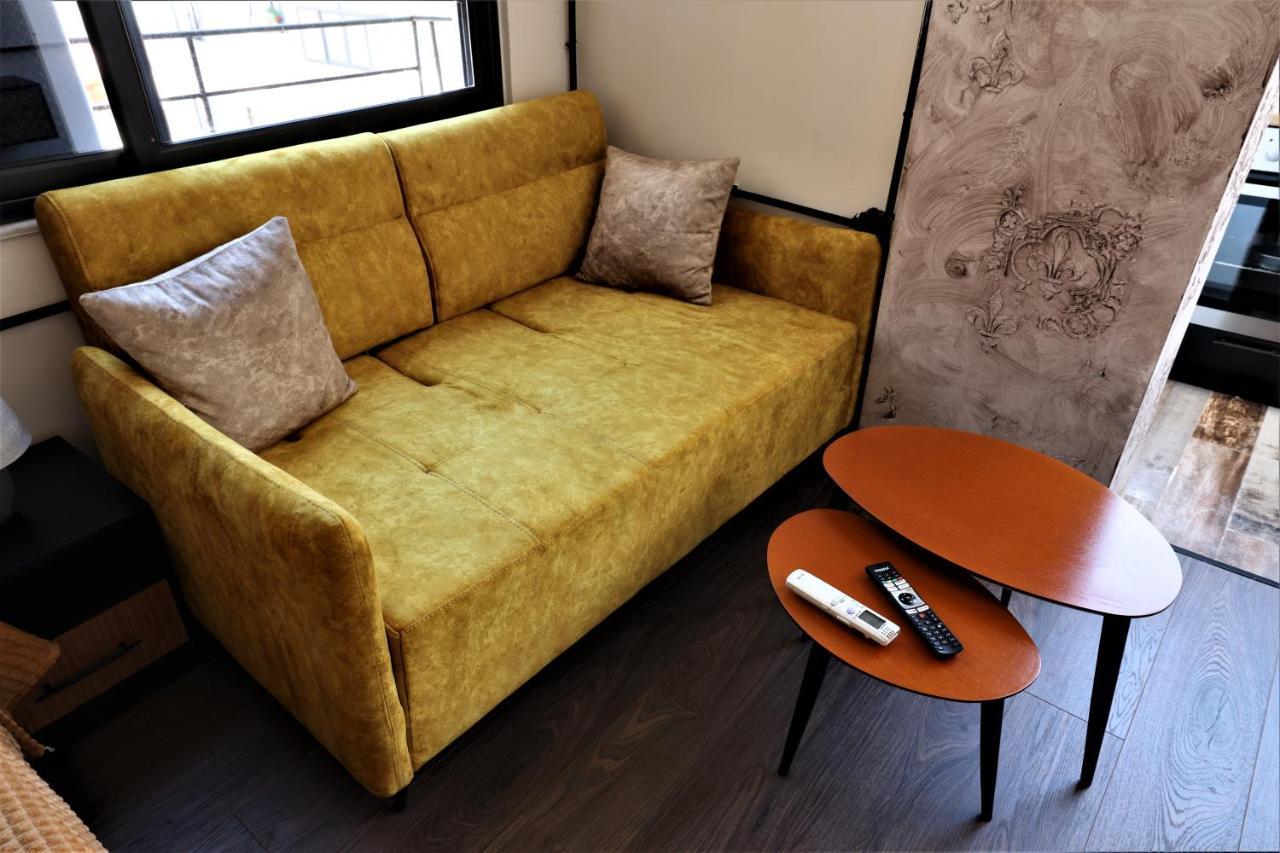 Stylish 1-bedroom In #2 Apartment *